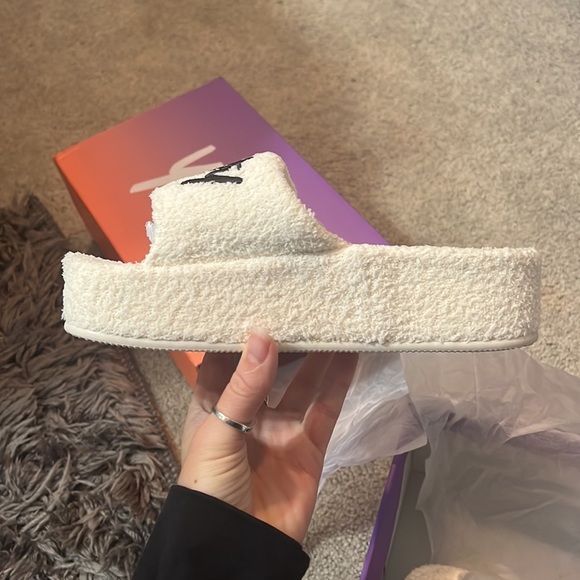 NEW Yitty Slippers - Picture 3 of 5